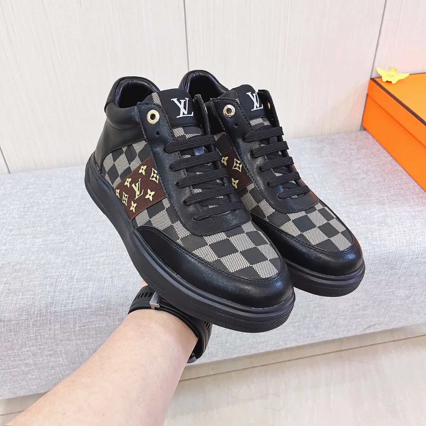 Men's shoes 💰 440 men's shoes 💰 [ LV ] 🔥 Louis Vuitton, high-end men's shoes brand official website 1:1 latest masterpiece: uppers are made of Italian imported first-layer cowhide with comfortable and breathable lining ➕ original non-slip and wear-resistant outsole 🔥, making walking more convenient and comfortable! An exclusive new model, a stunning work, a beautiful 1:1 replica [color] compared to the official quality! Create a fashionable personality to set off your uniqueness! A must-have for trendy men! Classic 🔥Size: 38-44 Color: 🔥 2⃣️colors available🔥.